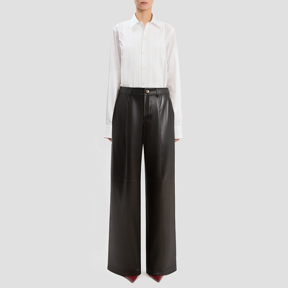 Full-length denim jeans with red zipper closure