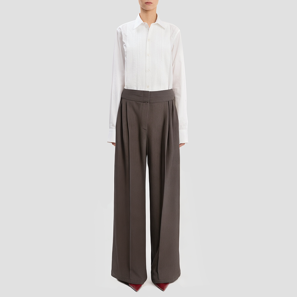 Straight-leg solid-color trousers with zipper closure