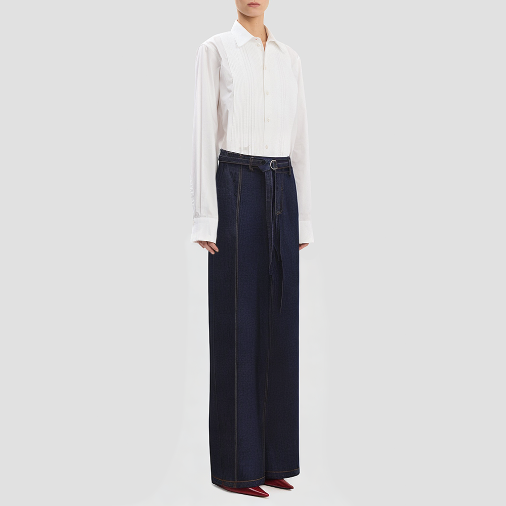 Vintage-style straight-leg jeans with a belt