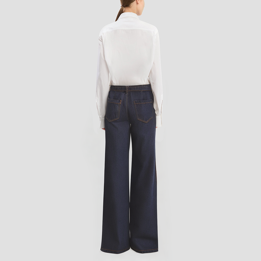 Vintage-style straight-leg jeans with a belt