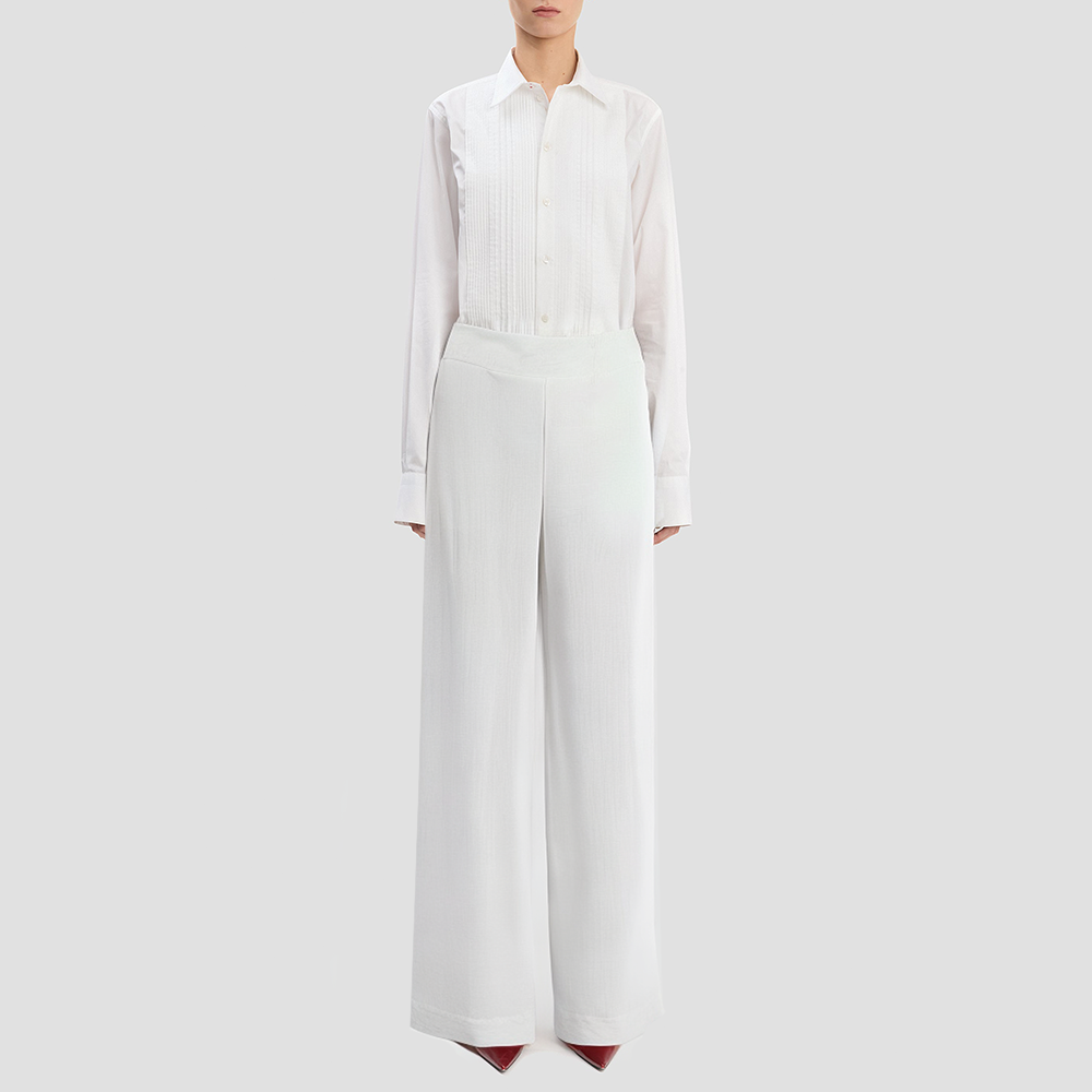 Black straight-leg trousers with a zipper