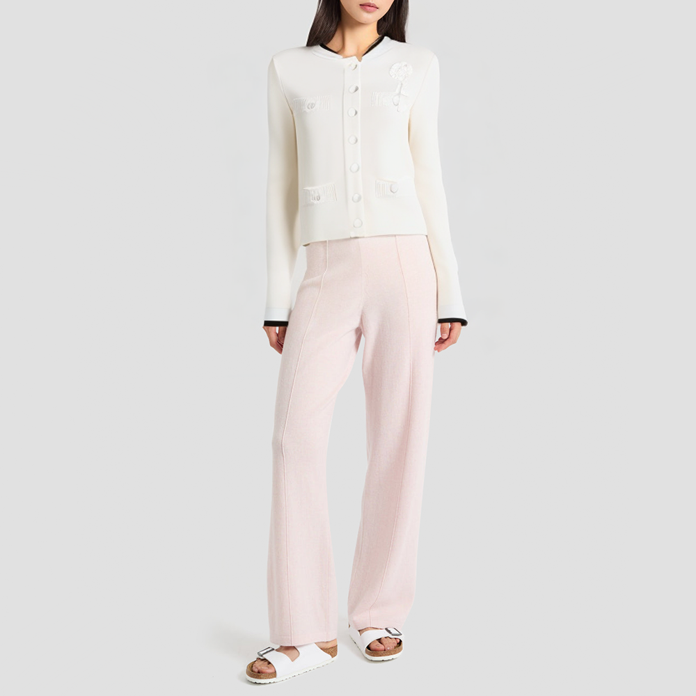 Elegant round-neck sweater