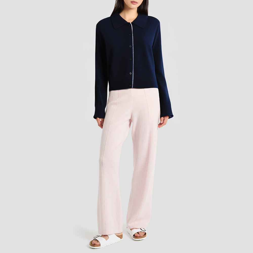 Elegant knitted cardigan with a lapel collar